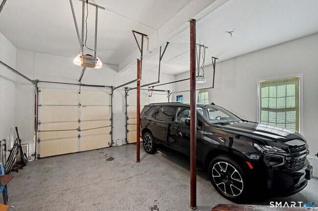 Building Photo - 56 Barholm Ave
