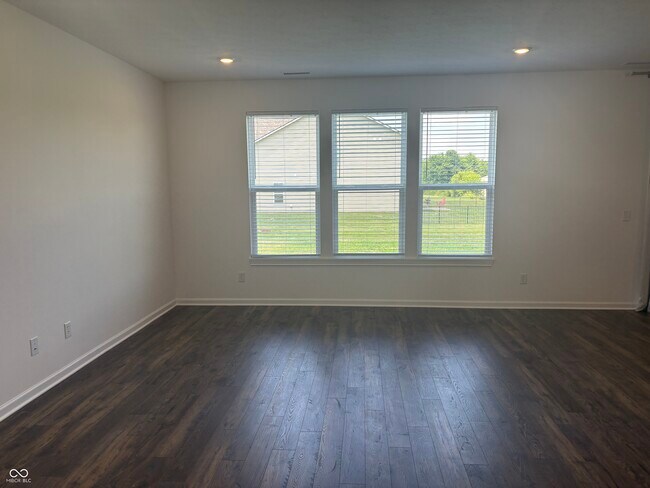Building Photo - 354 N Grand Oak Dr
