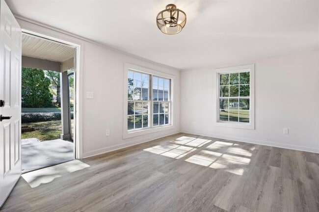 Building Photo - 24 E Iron Belt Rd SE