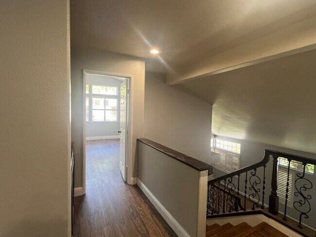 Building Photo - 4 Bedroom/2.5 Bath Home with Pool in Chino...