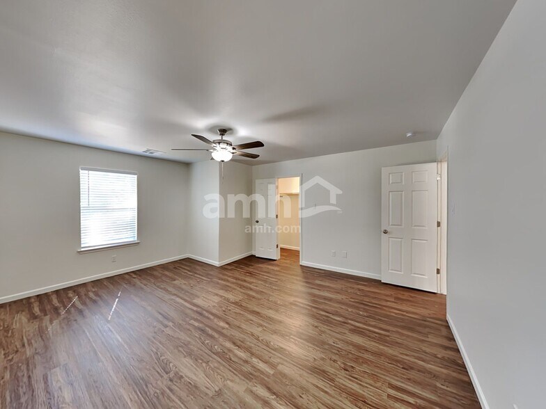 Building Photo - 16778 Fallen Timbers Dr