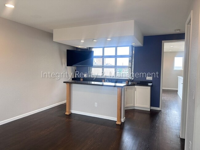Building Photo - 5 Bed/4 Bath, 2,553 Sqft -1259 N Washingto...