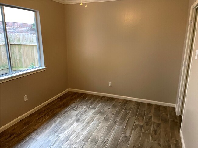 Building Photo - 21747 Deep Pines Dr