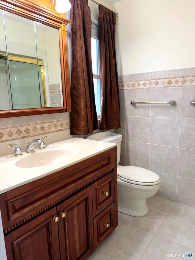 Building Photo - 16 Clearview Dr