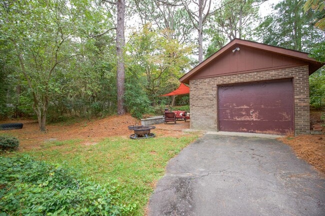 Building Photo - Cottage life in Southern Pines