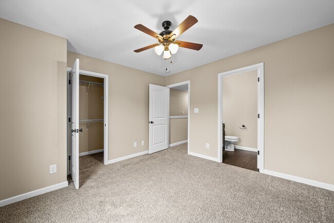 Building Photo - 148 Center Pointe Dr