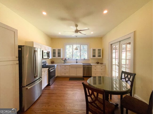 Building Photo - 305 Orange St