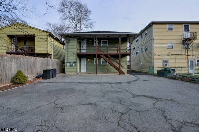 Building Photo - 295 N Park St