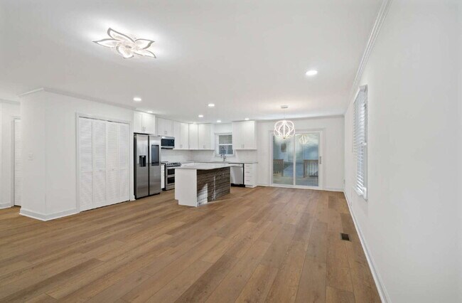 Building Photo - Updated 3-Bed Ranch w/ Modern Touches in D...