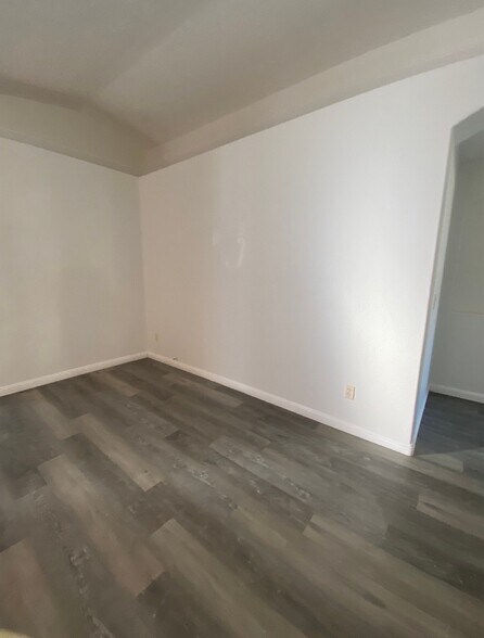 Building Photo - 5641 S 9th Ave
