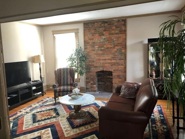 Building Photo - 705 Bryden Rd