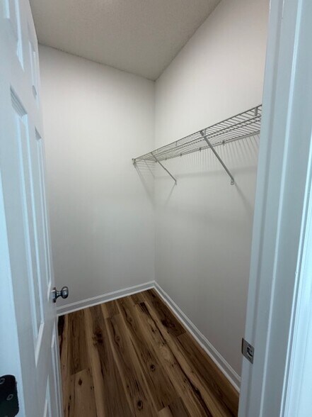 Building Photo - 815 Green Oaks St