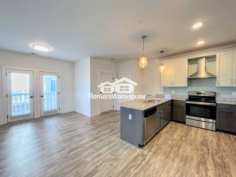 Building Photo - 7922 Shore Dr