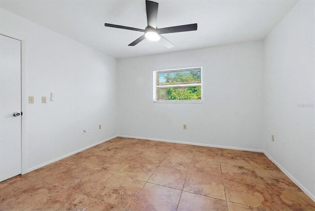 Building Photo - 2777 Dueby St