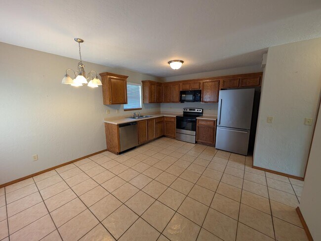 Building Photo - 3201 Lois Arlene Cir