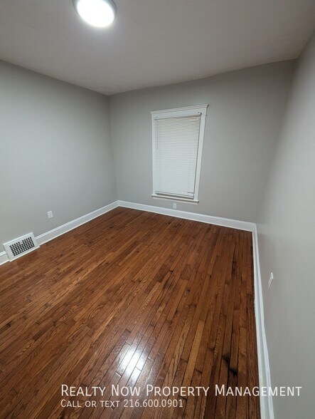 Building Photo - 1434 W 112th St