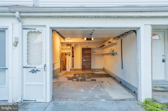 Building Photo - 3338 Carroll Ct