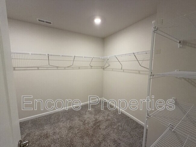 Building Photo - 304 Joneshaven Dr