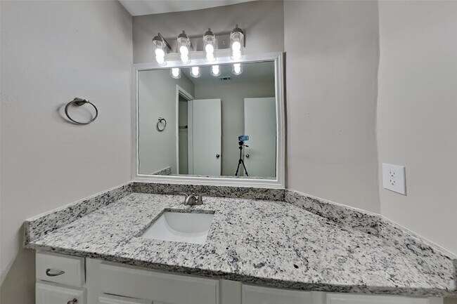 Building Photo - 14306 Cypress Falls Dr