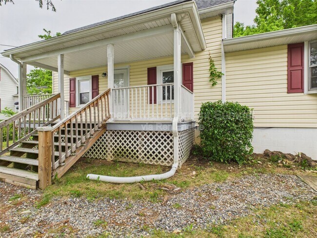 Building Photo - 1036 Albemarle Ave