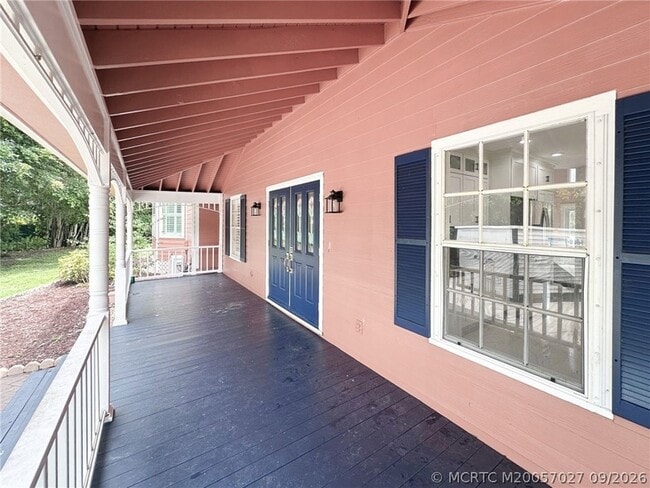 Building Photo - 521 SW Marion Ct