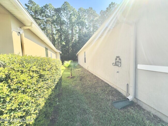 Building Photo - 204 Candlebark Dr