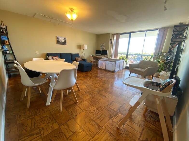 Primary Photo - 60 Longwood Ave