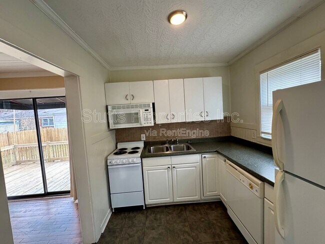 Building Photo - 235 Edgewood Dr