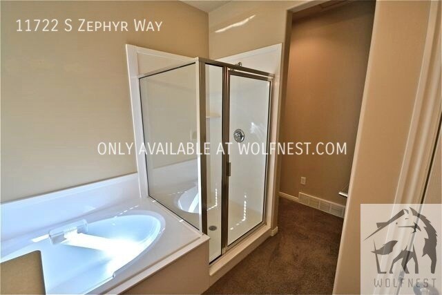 Building Photo - No Security Deposit Option! Amazing 3 Bedr...