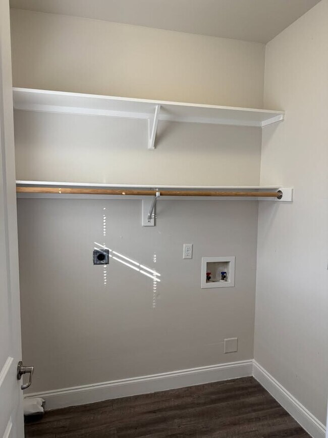 Building Photo - 324 Cummings St