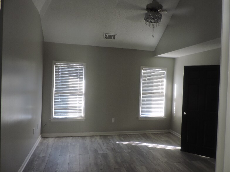 Building Photo - 7730 Hunters Green Cir N