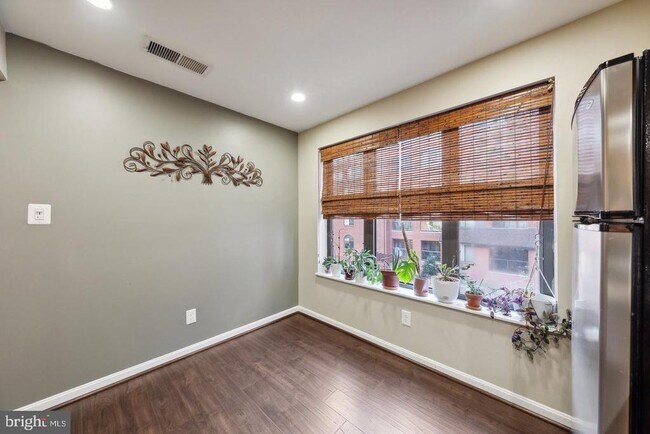 Building Photo - 1020 N Stafford St