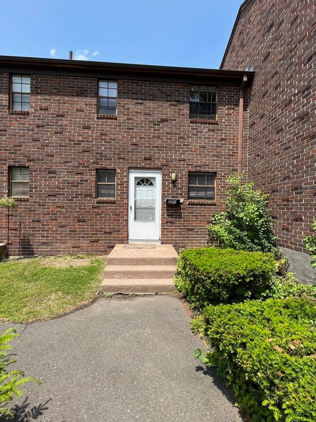 Building Photo - 98 Sycamore Ln