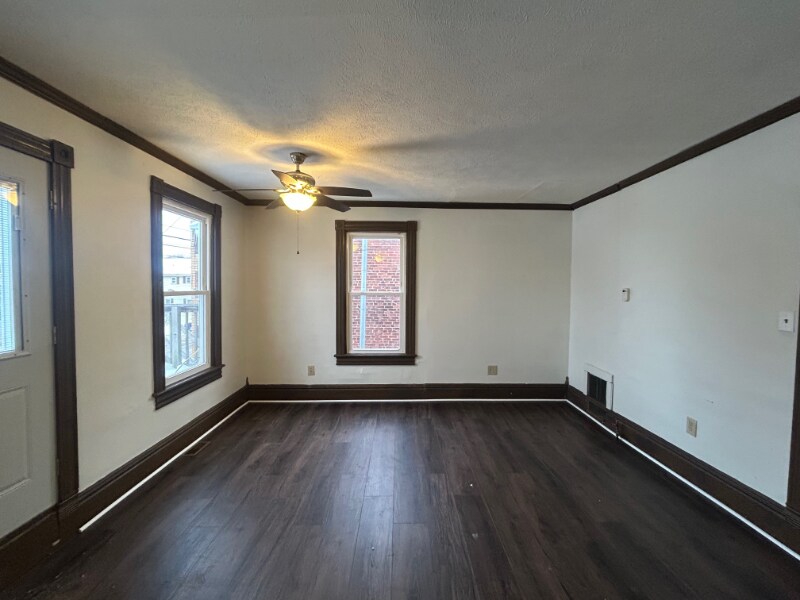 Building Photo - 102 S Main St