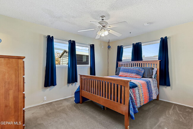 Building Photo - 4713 Sun Valley Dr