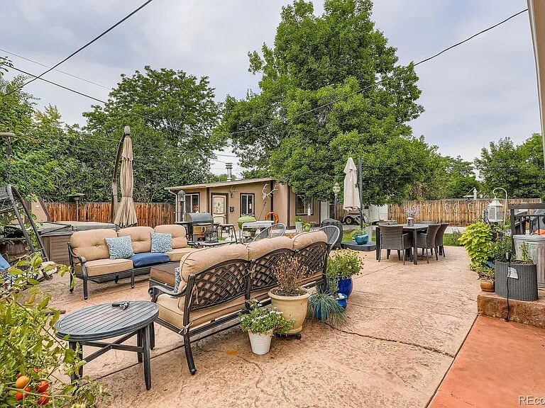 Building Photo - 355 Gray St