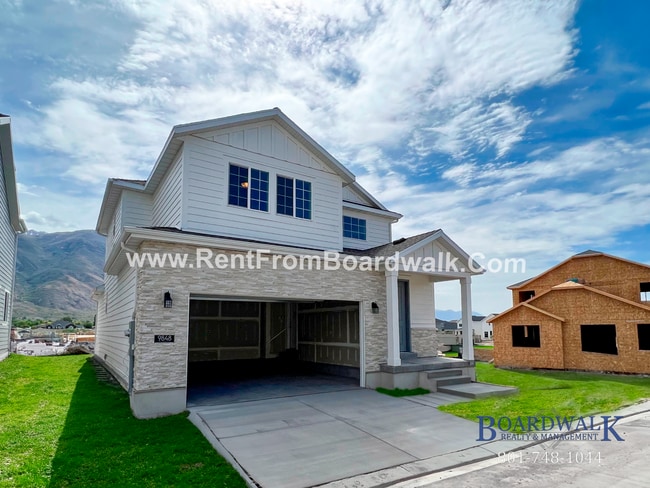Building Photo - Modern Home in Highland!