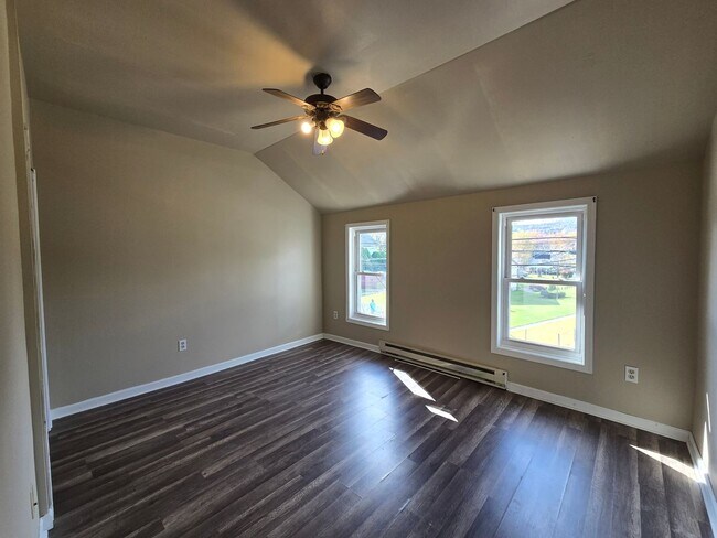 Building Photo - 1737 Newport Ave