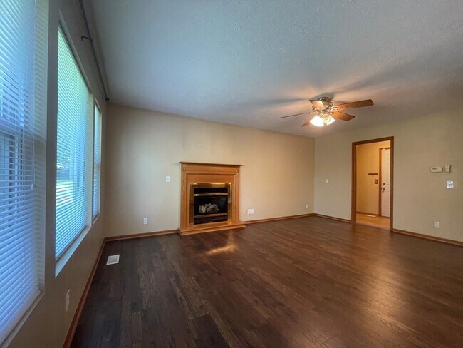 Building Photo - Large Home for rent in Bellevue