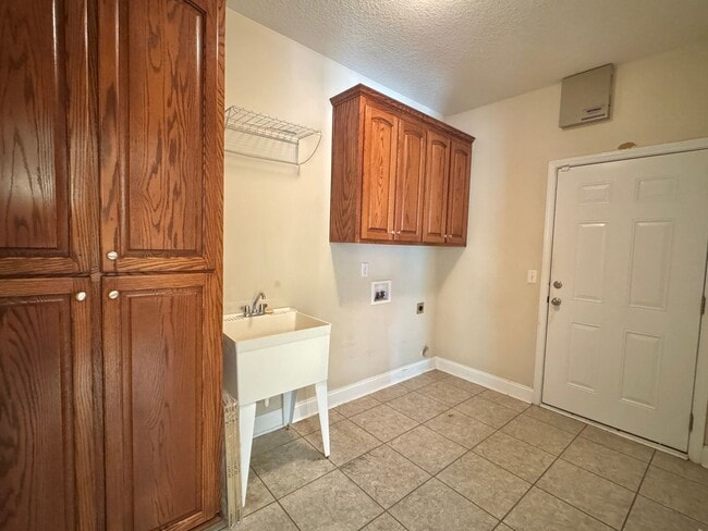 Building Photo - COMING LATE FEBRUARY 2026! (Pet Friendly)