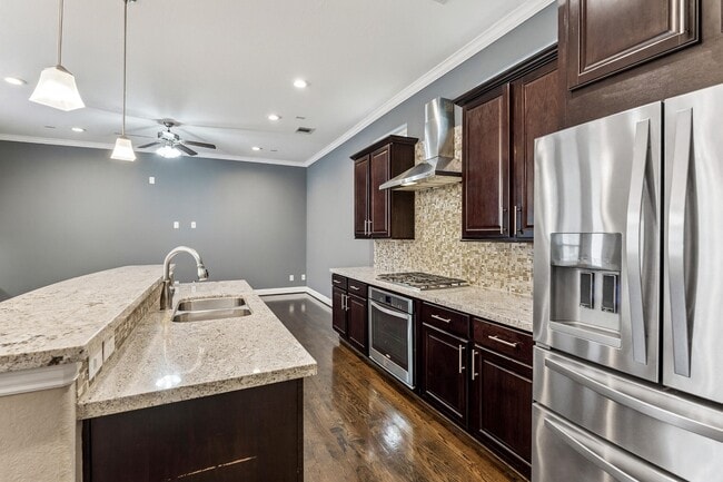 Building Photo - 1113 W 18th St