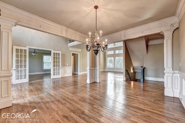 Building Photo - 8920 Doral Dr