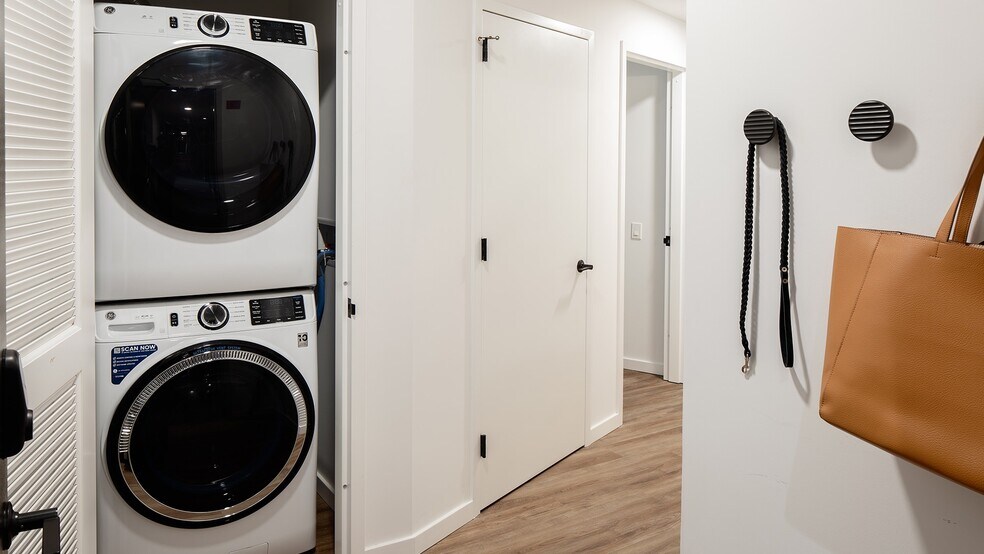 Building Photo - 180 N Aberdeen St