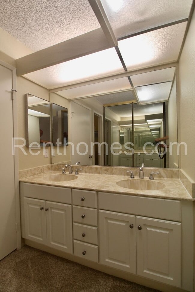 Building Photo - Mission Valley, 6747 Friars Road #132, All Appliances, AC, Fireplace, Community Pool, Spa and Fit...