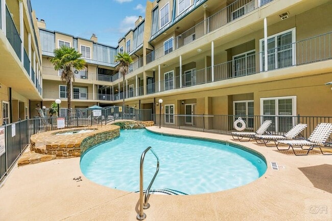 Building Photo - 921 Marine Dr