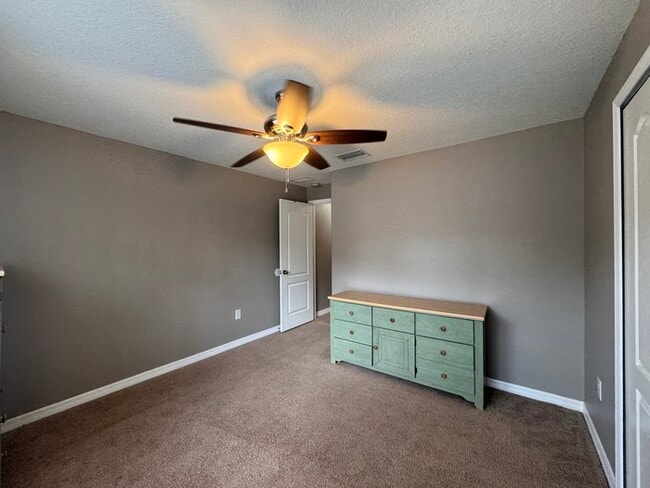 Building Photo - Summerfield Townhome