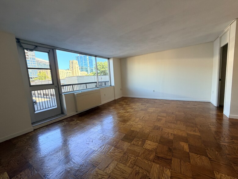 Building Photo - 16 Monmouth Ct