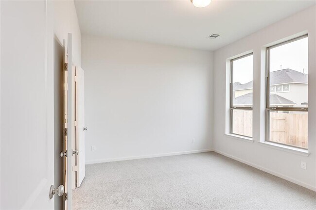 Building Photo - 232 Blackborrow Dr
