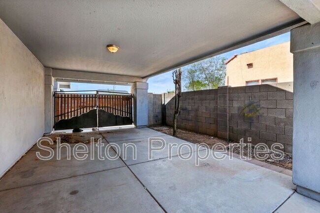 Building Photo - 345 N 15th St