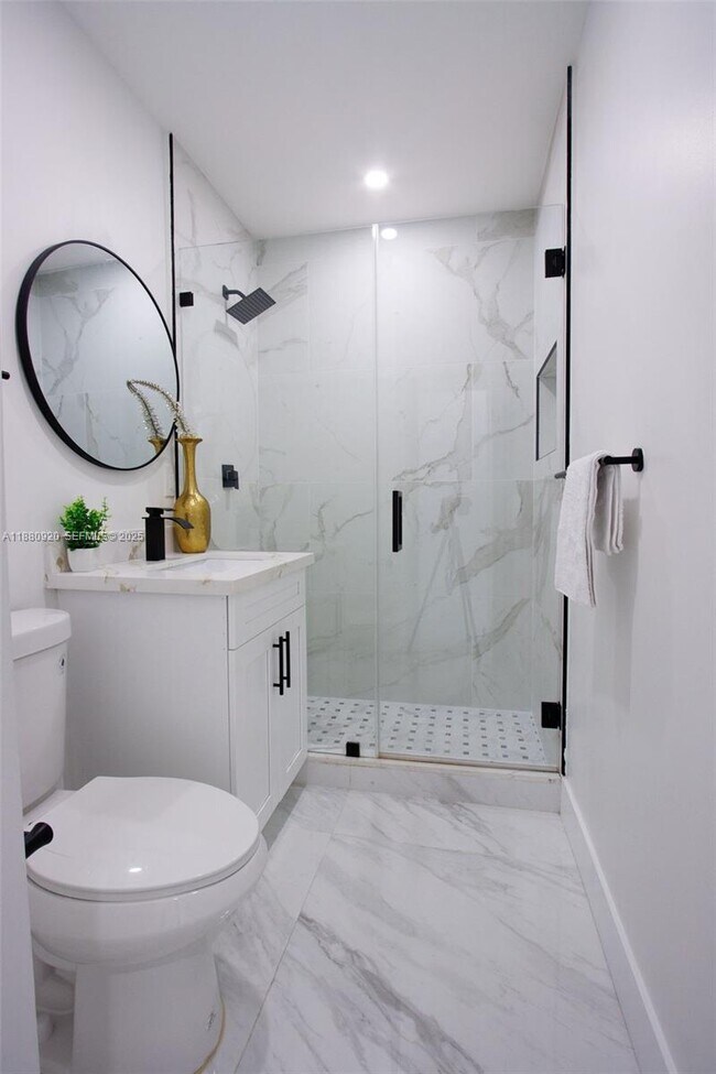 Building Photo - 320 NE 172nd St